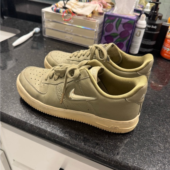 Nike Air Force One- Olive Green and Cream - Picture 1 of 8